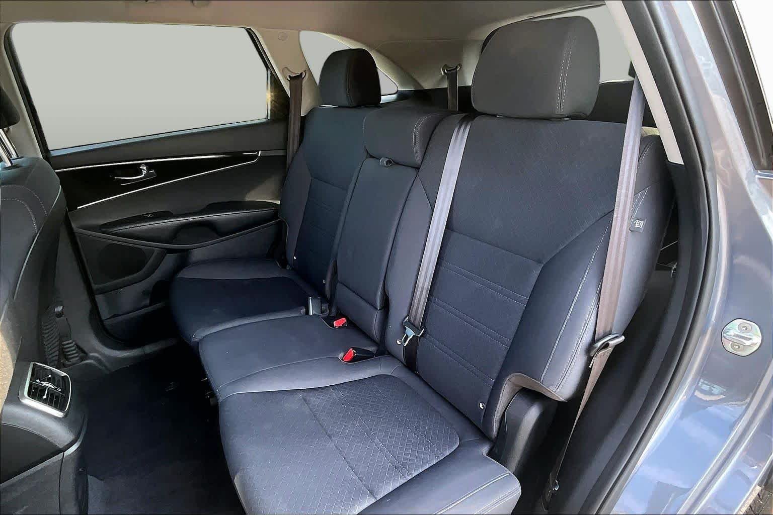 Used 2019 Everlasting Silver Kia L image 21