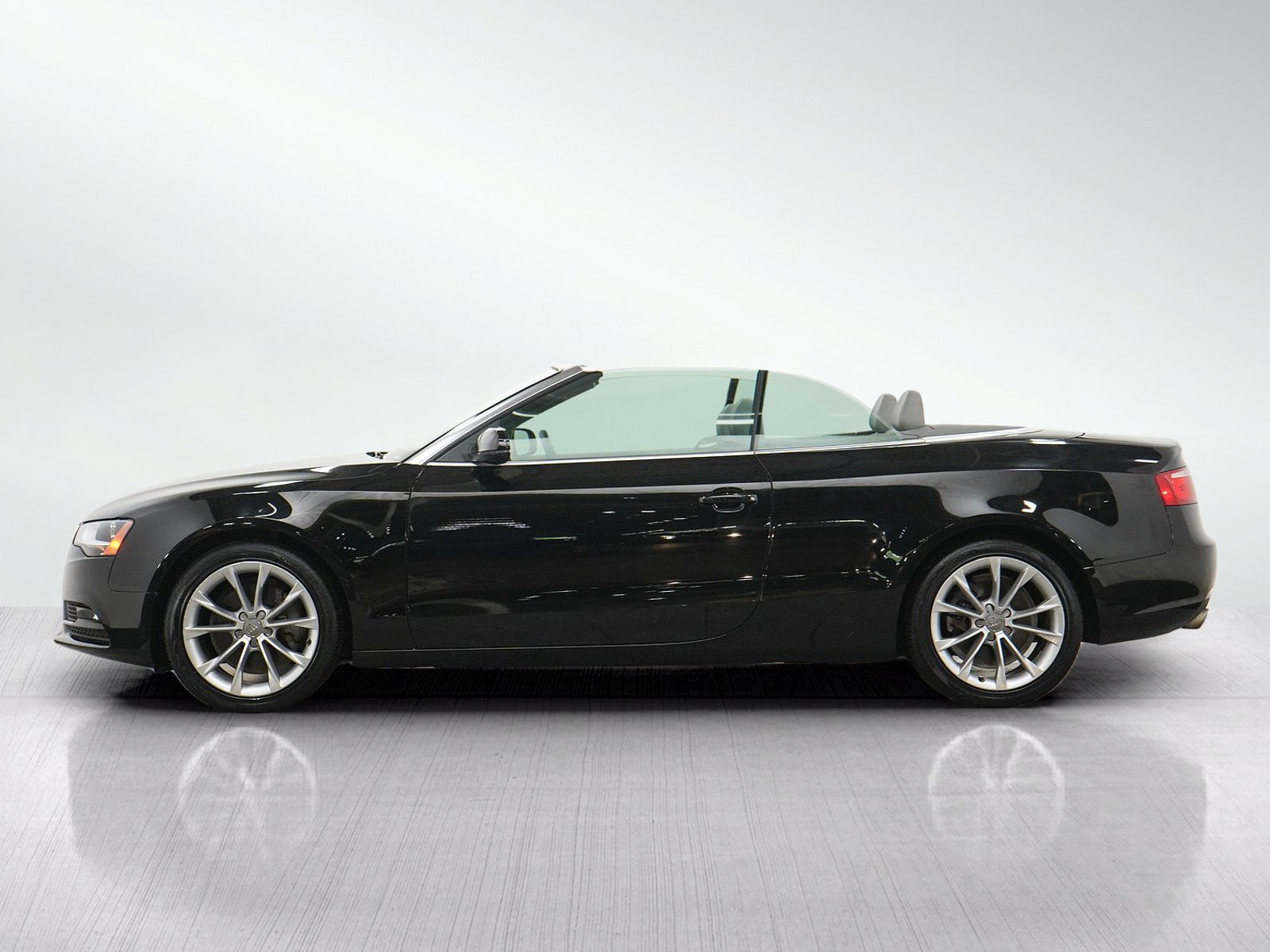Used 2013 Audi A5 Premium with VIN WAUCFAFH6DN016787 for sale in Burnsville, Minnesota