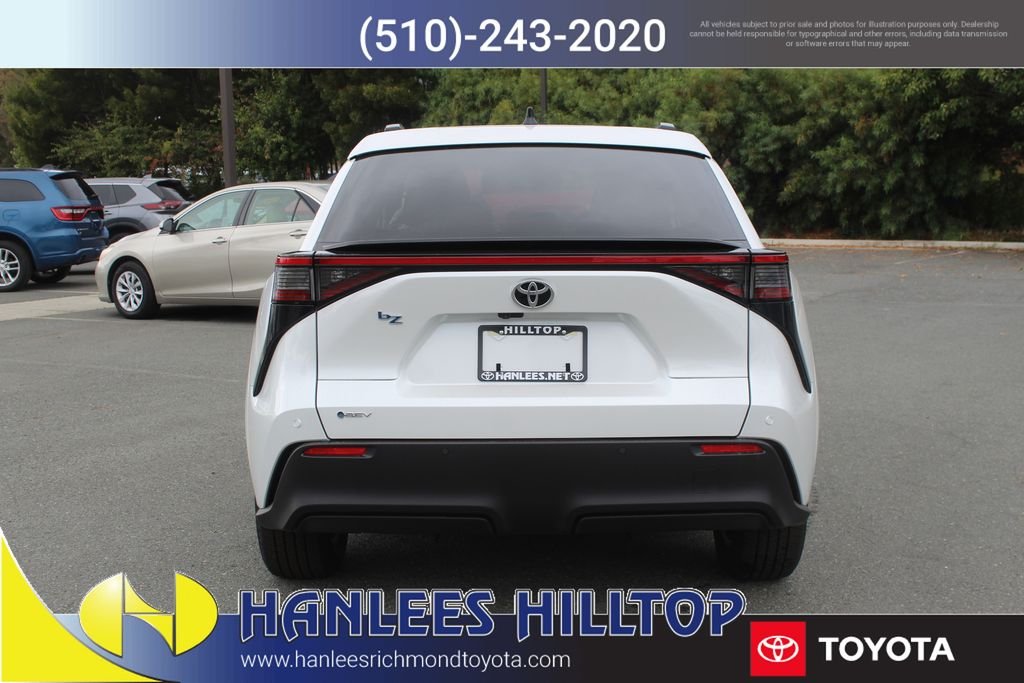 New 2026 Wind Chill Pearl <sup>1</sup> Toyota  XLE image 8