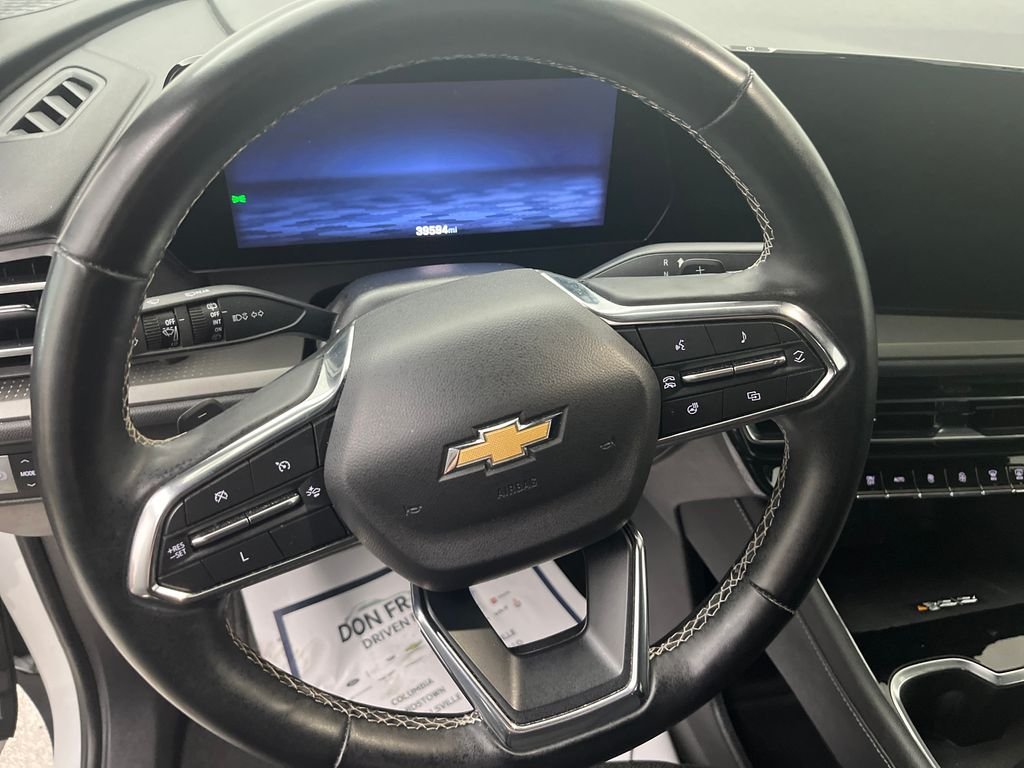 Used 2025 White Chevrolet LT image 17