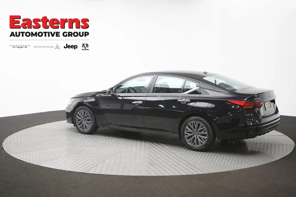Used 2025 Black Nissan 2.5 SV image 62