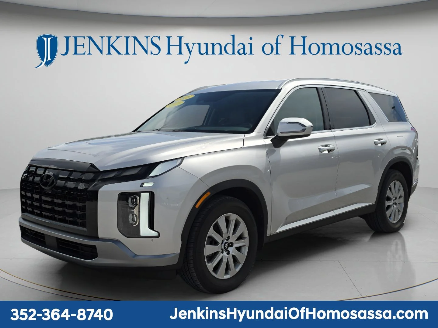 Used 2025 Silver Hyundai SEL image 9