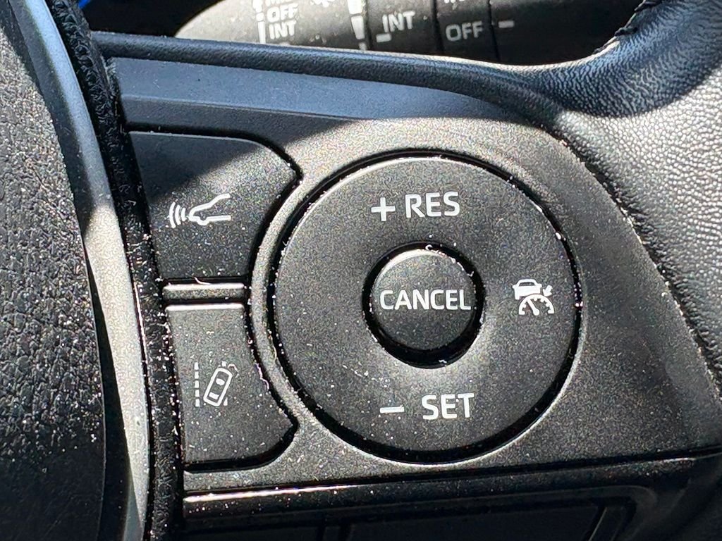 Used 2022 White Toyota LE image 14