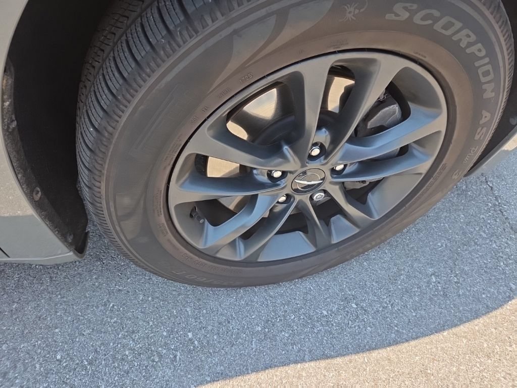 Used 2020 Ceramic Gray Clearcoat Chrysler Launch Edition image 11