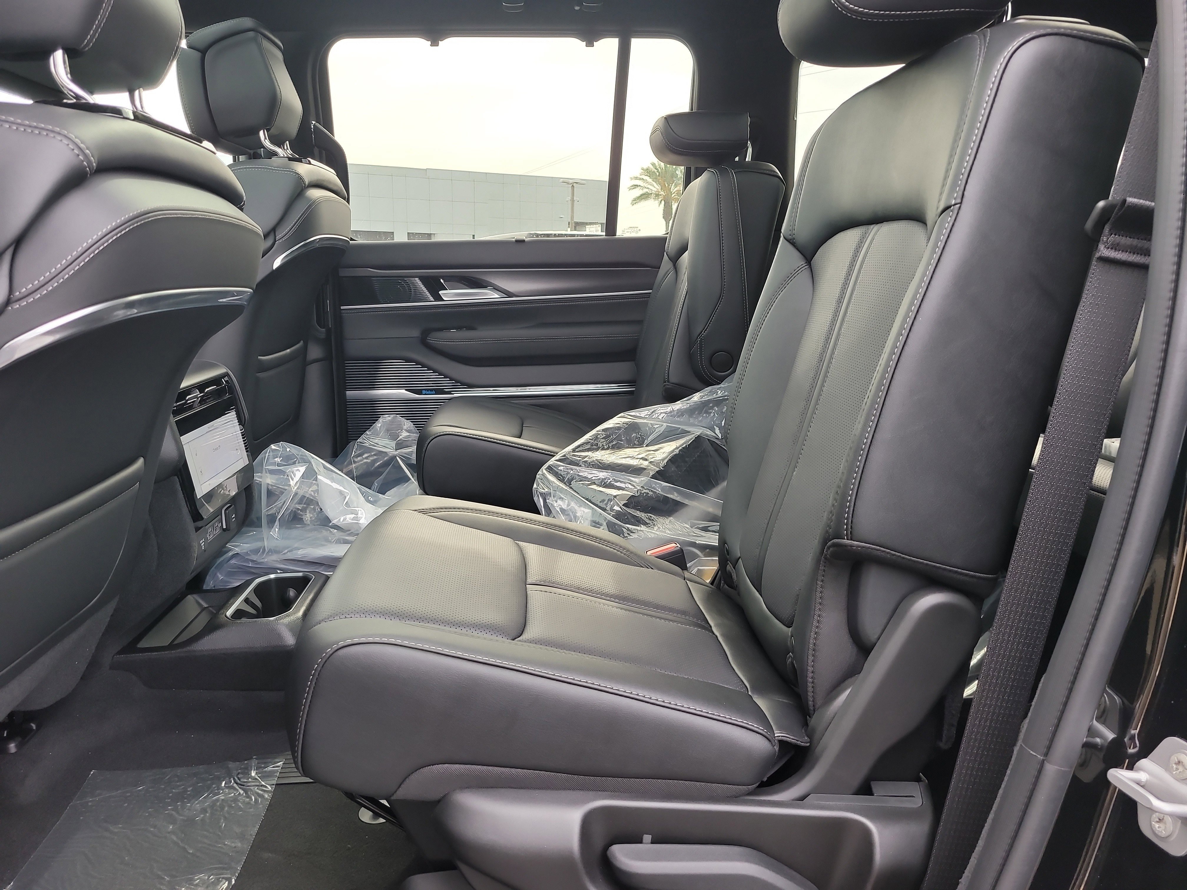 New 2026 High Gloss Black Exterior Paint Jeep Summit Obsidian image 11