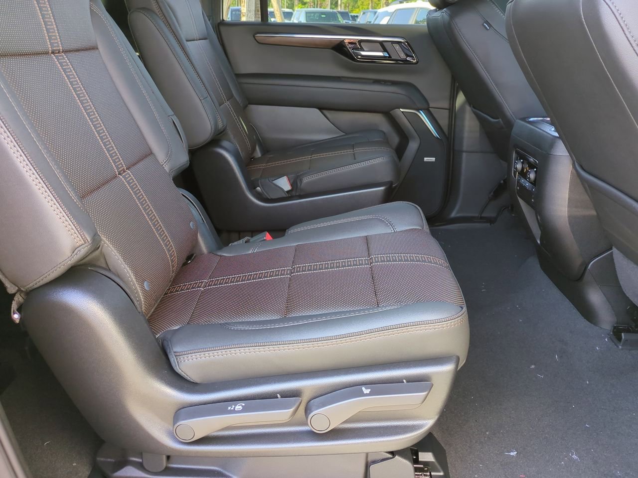 2026 Chevrolet Suburban High Country - Photo 28