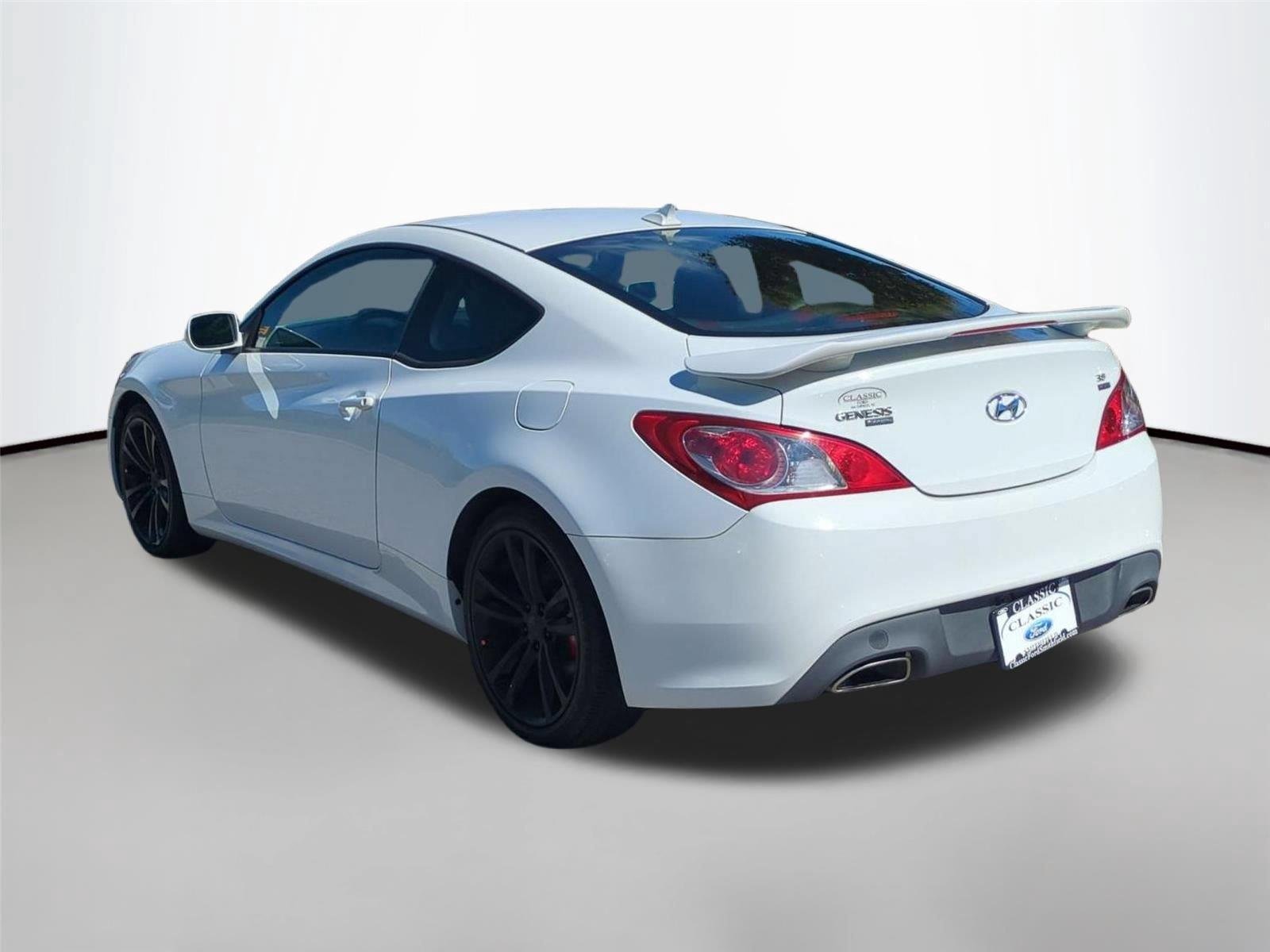 Used 2011 Karussell White Hyundai R-Spec image 3