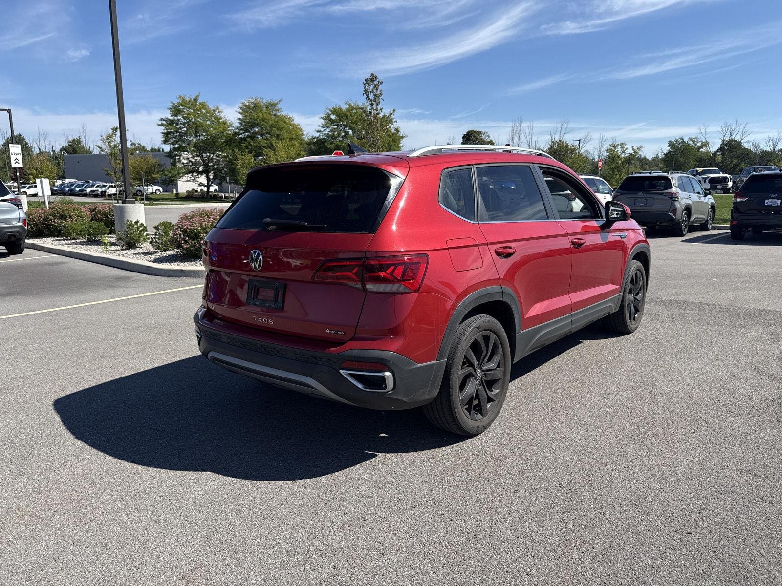 Used 2022 Kings Red Metallic Volkswagen SE image 4