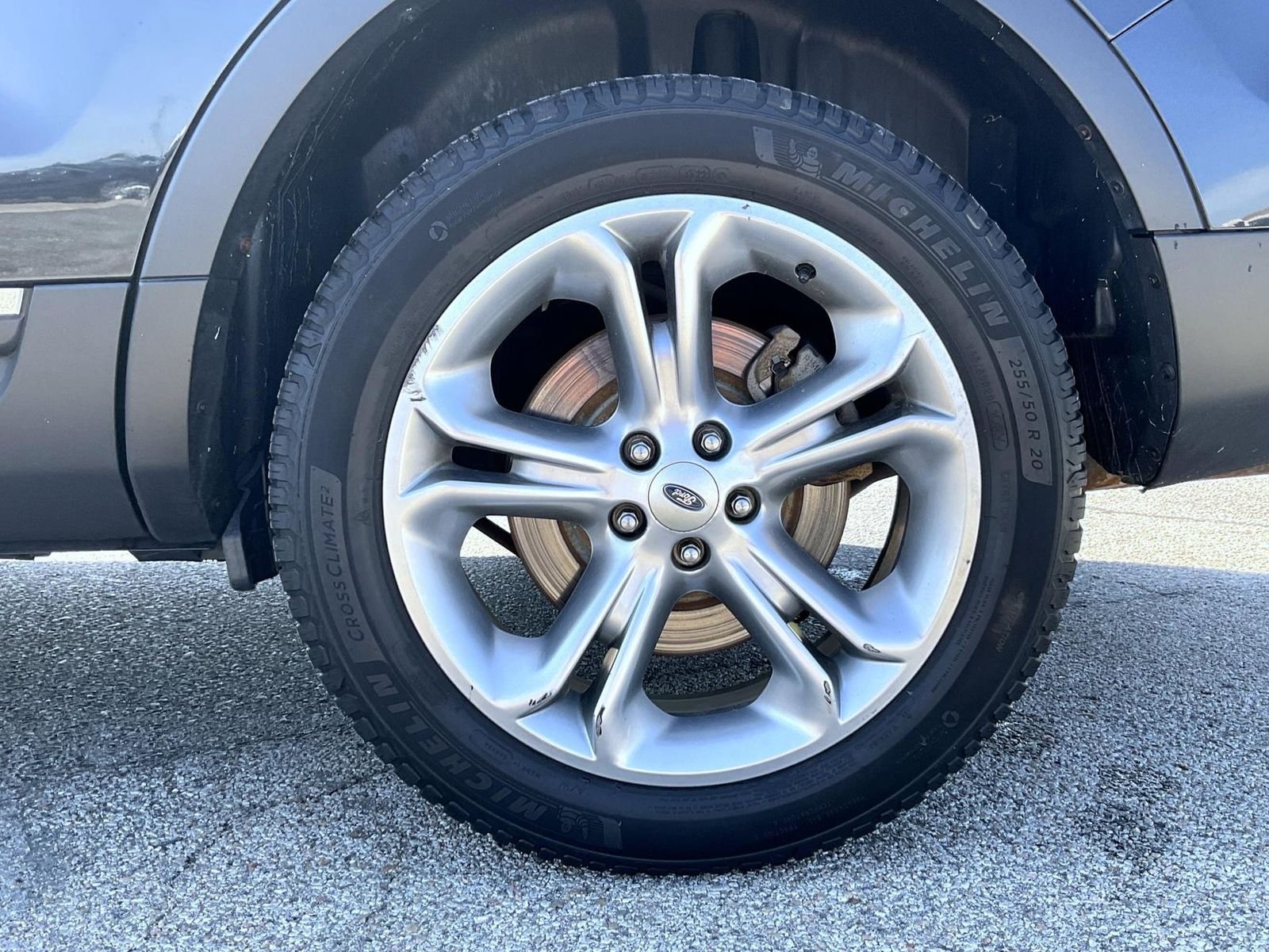 Used 2015 Black Ford Limited image 23