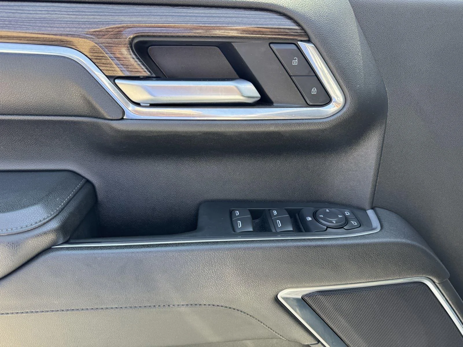 Used 2024 Summit White Chevrolet LT image 18