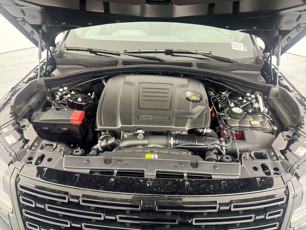 New 2026 Santorini Black Land Rover Dynamic SE image 28
