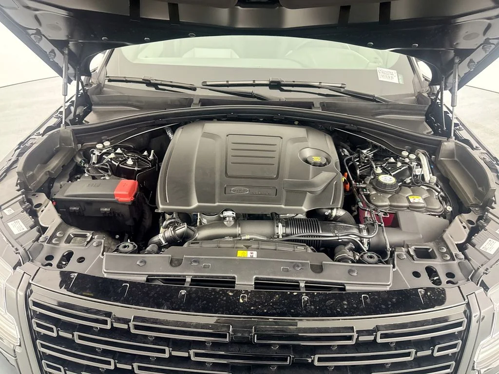 New 2026 Santorini Black Land Rover Dynamic SE image 28