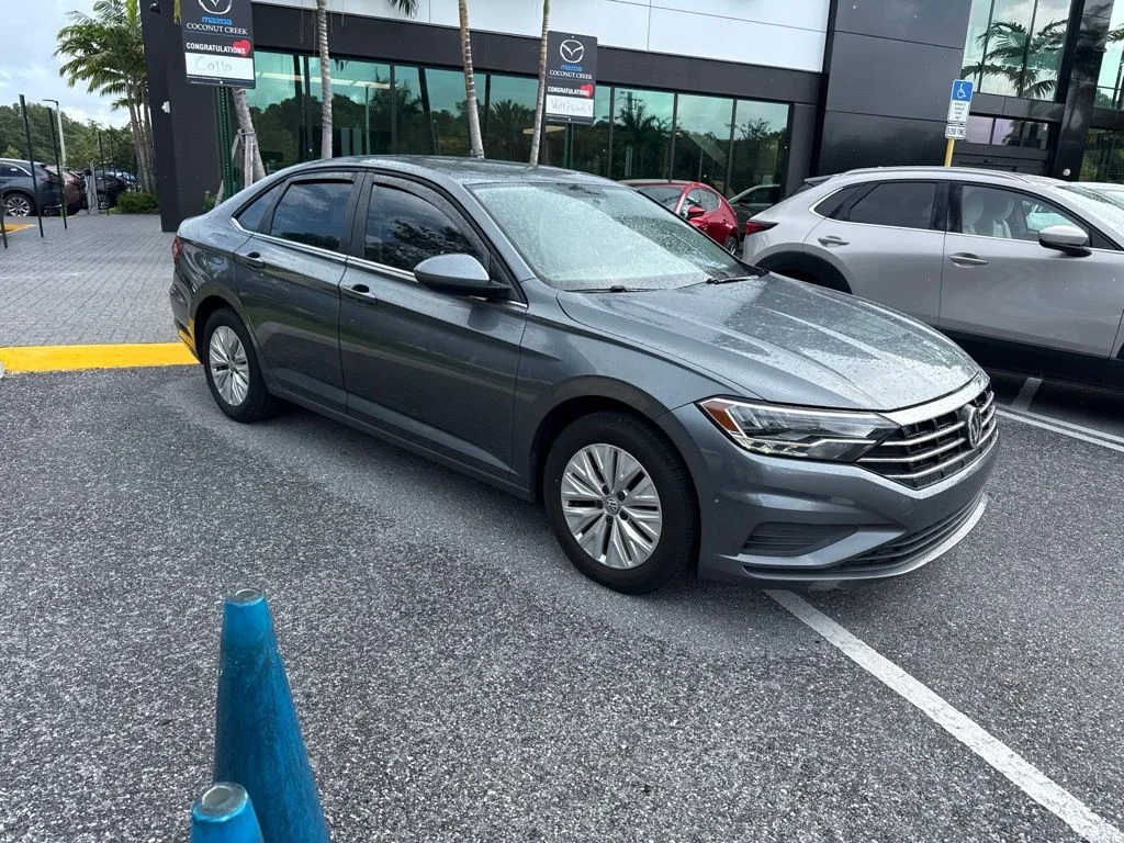 Used 2019 Platinum Gray Metallic Volkswagen 1.4T S image 4