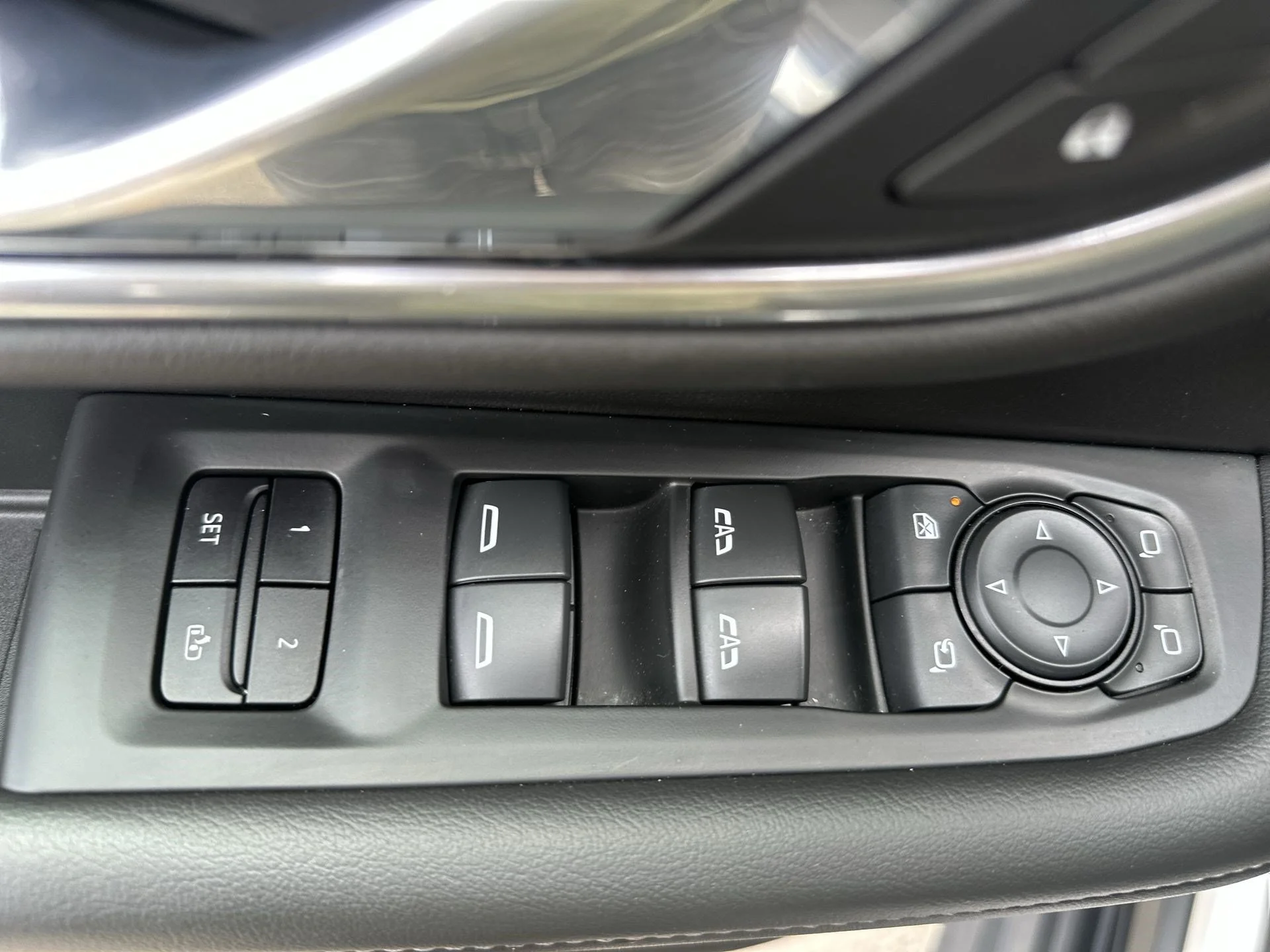 Used 2021 Iridescent Pearl Tricoat Chevrolet LT image 15
