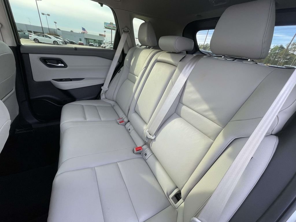 Used 2024 White Nissan SL image 11