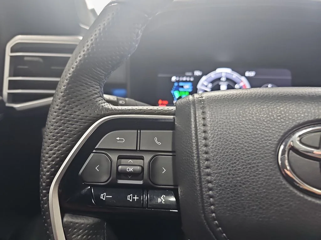Used 2023  Toyota Platinum image 18