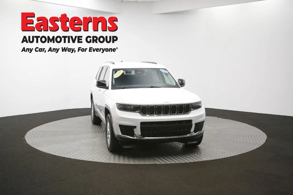 Used 2023 White Jeep Laredo image 52