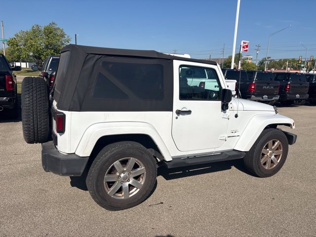 Used 2017 White Jeep Sahara image 4