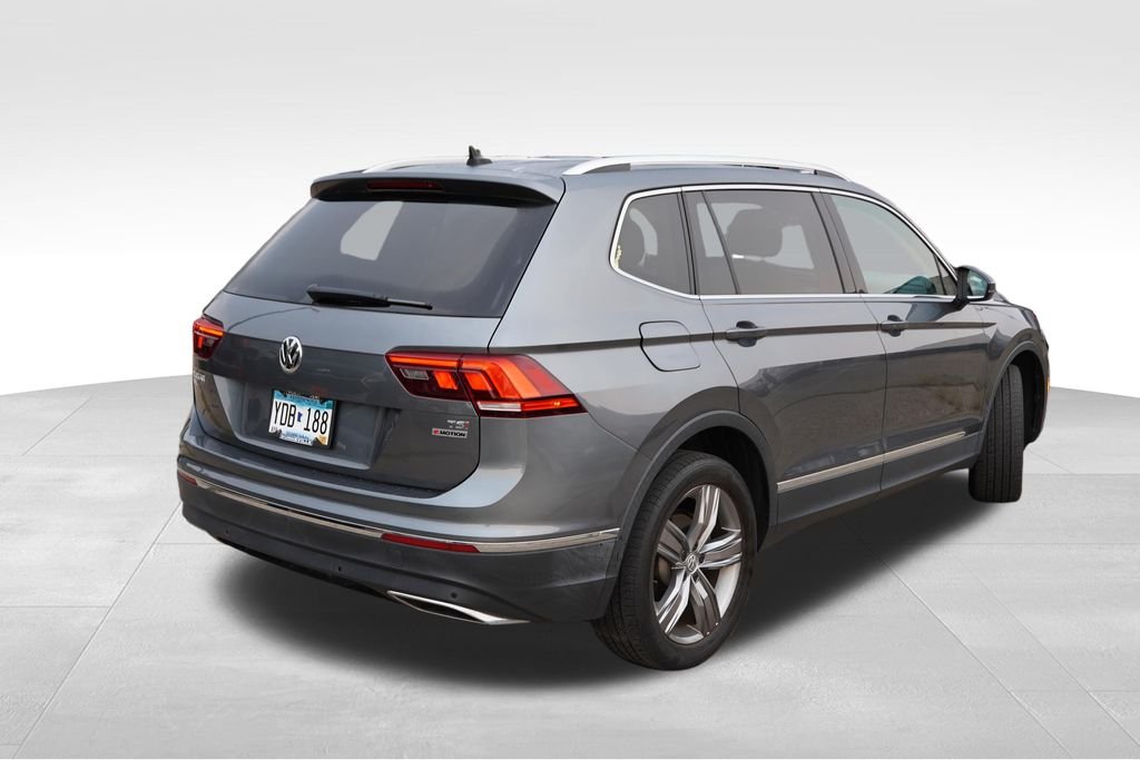 Used 2018 Platinum Gray Metallic Volkswagen 2.0T SEL Premium image 3