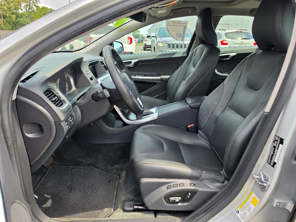 Used 2016 Silver Volvo T5 Drive-E Premier image 30