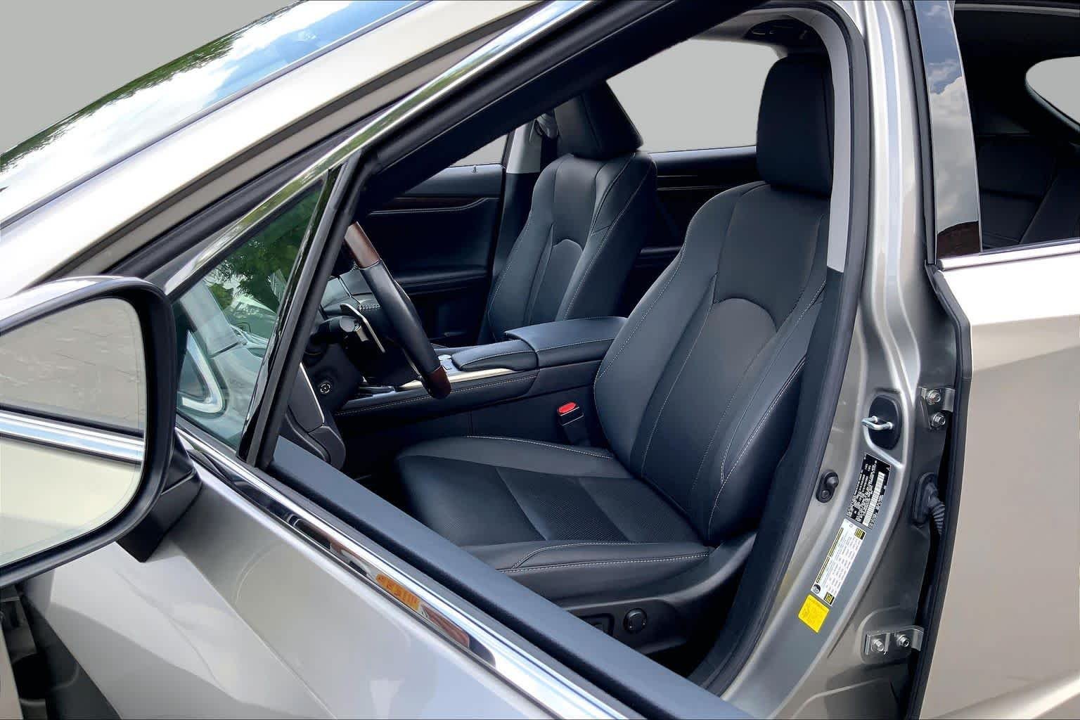 Used 2022 Atomic Silver Lexus  image 8