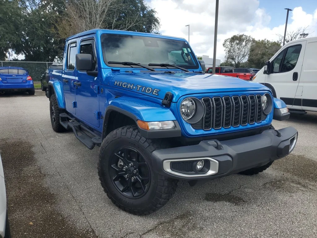 Used 2025 Blue Jeep High Tide image 1