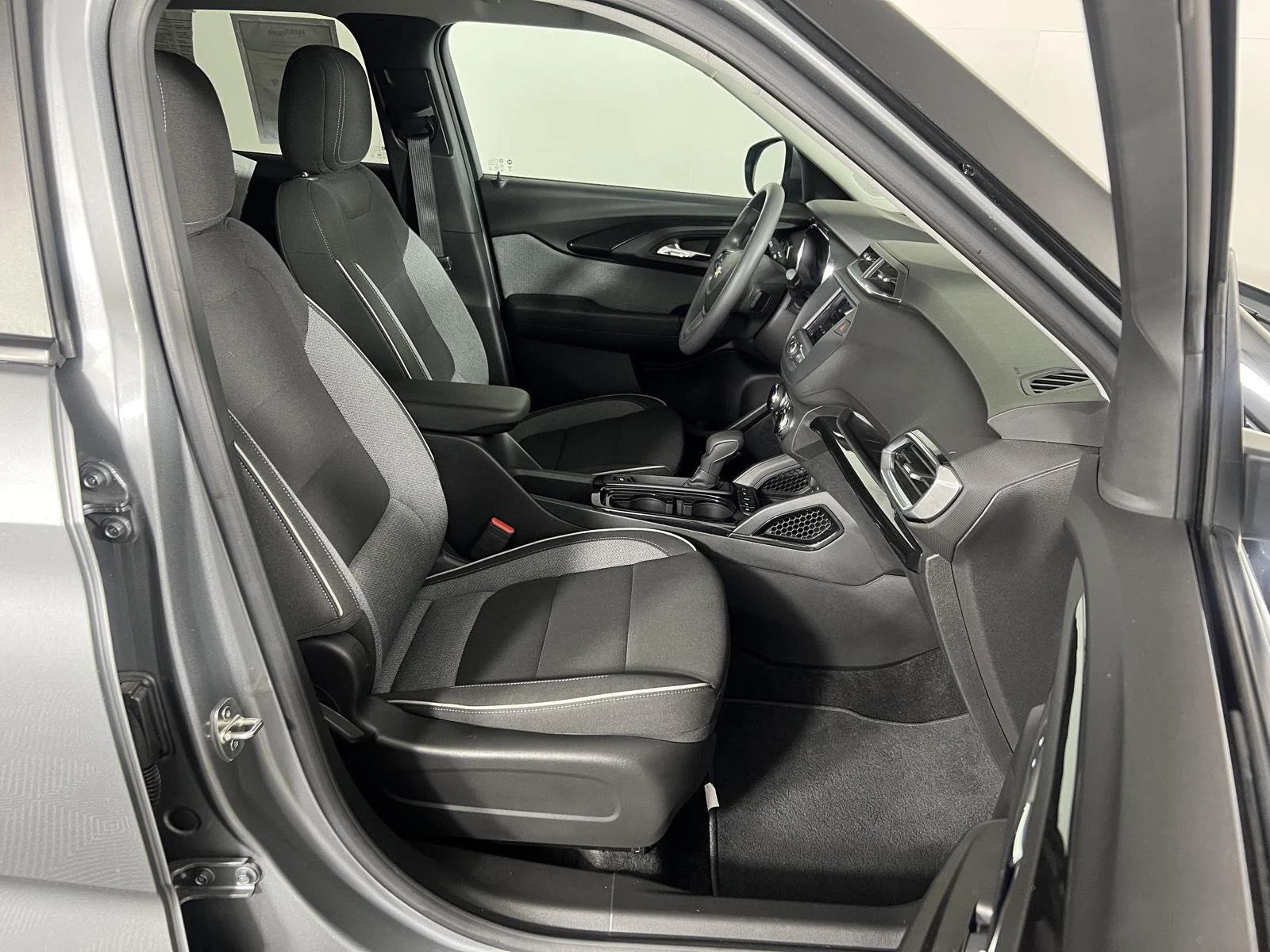 Used 2023 Sterling Gray Metallic Chevrolet LT image 35
