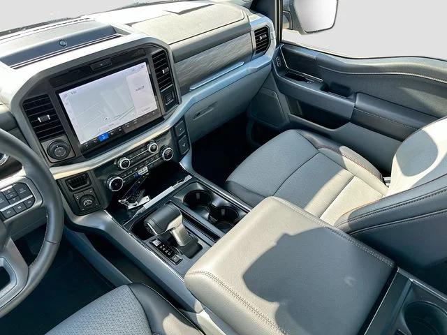 Used 2025 Silver Ford Lariat image 23