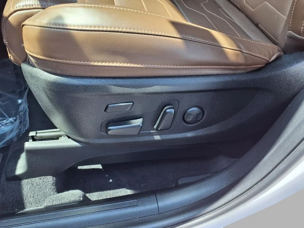 Used 2022 White Kia SX image 22