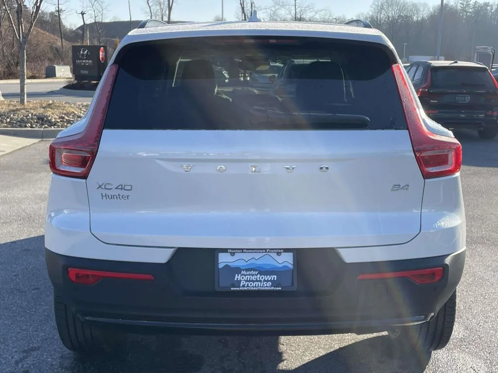 New 2026 Crystal White Volvo Plus image 27