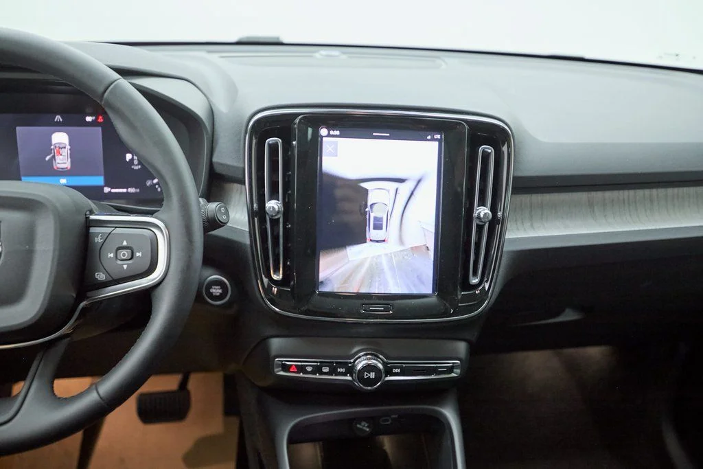 2026 Volvo XC40 Plus - Photo 23