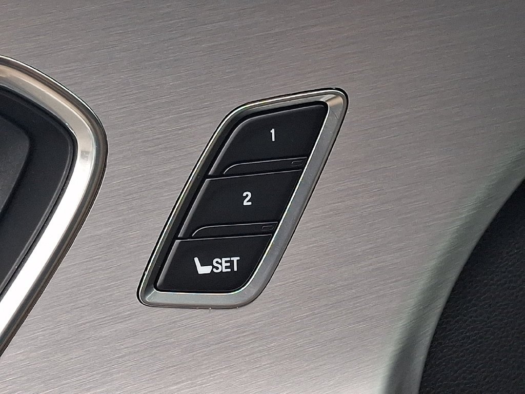 Used 2020 White Acura Base image 29