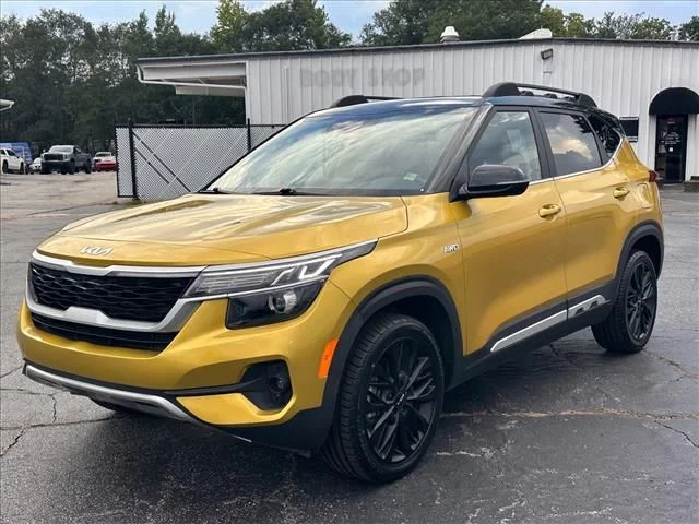 Used 2023 Yellow Kia Nightfall image 5