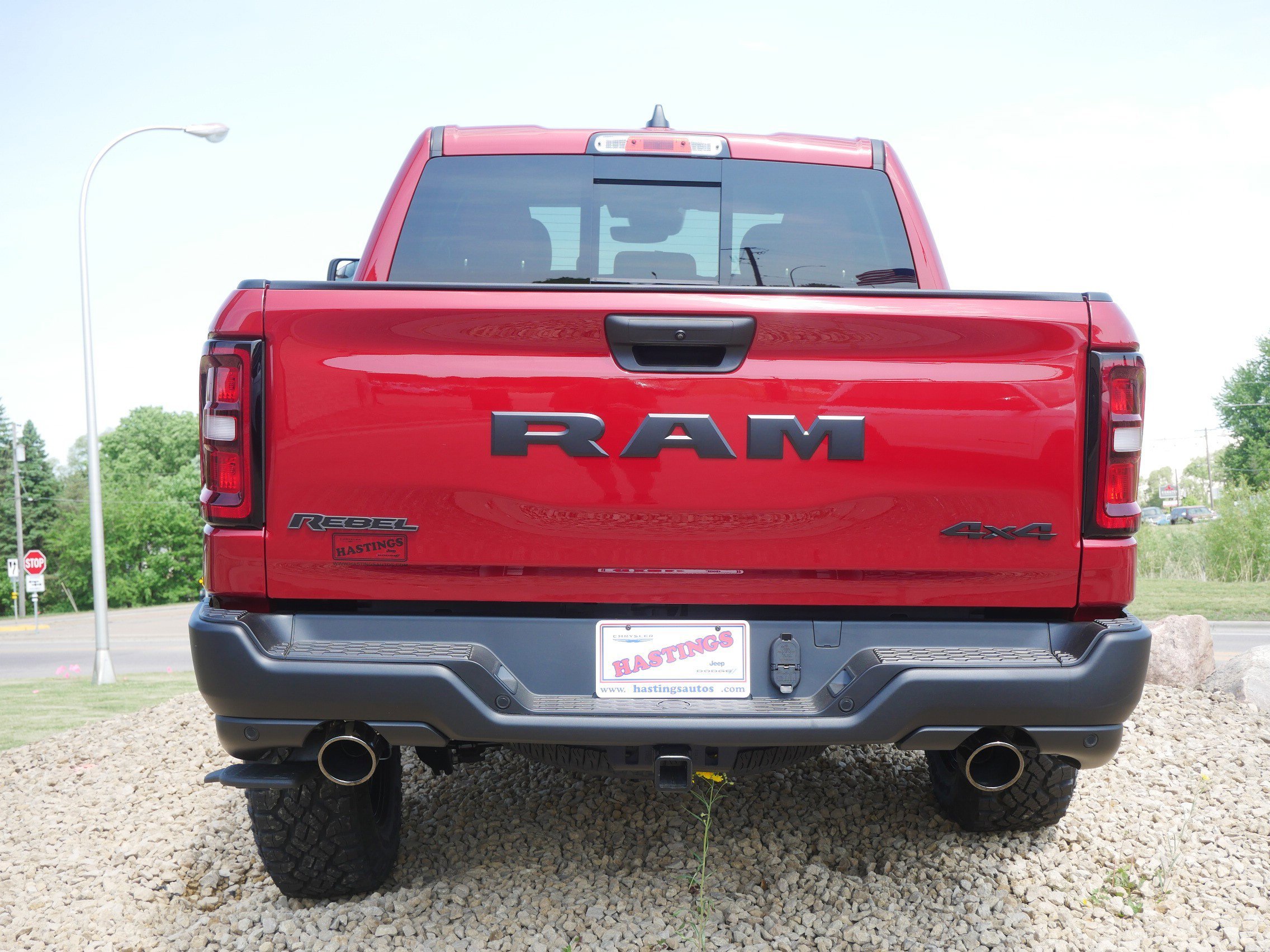 New 2026 Molten Red Pearl-Coat Exterior Paint RAM Rebel image 4