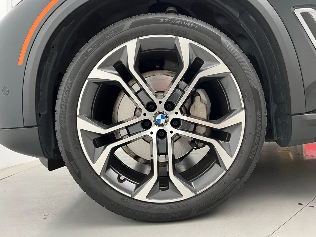 Used 2021 Black BMW sDrive40i image 23
