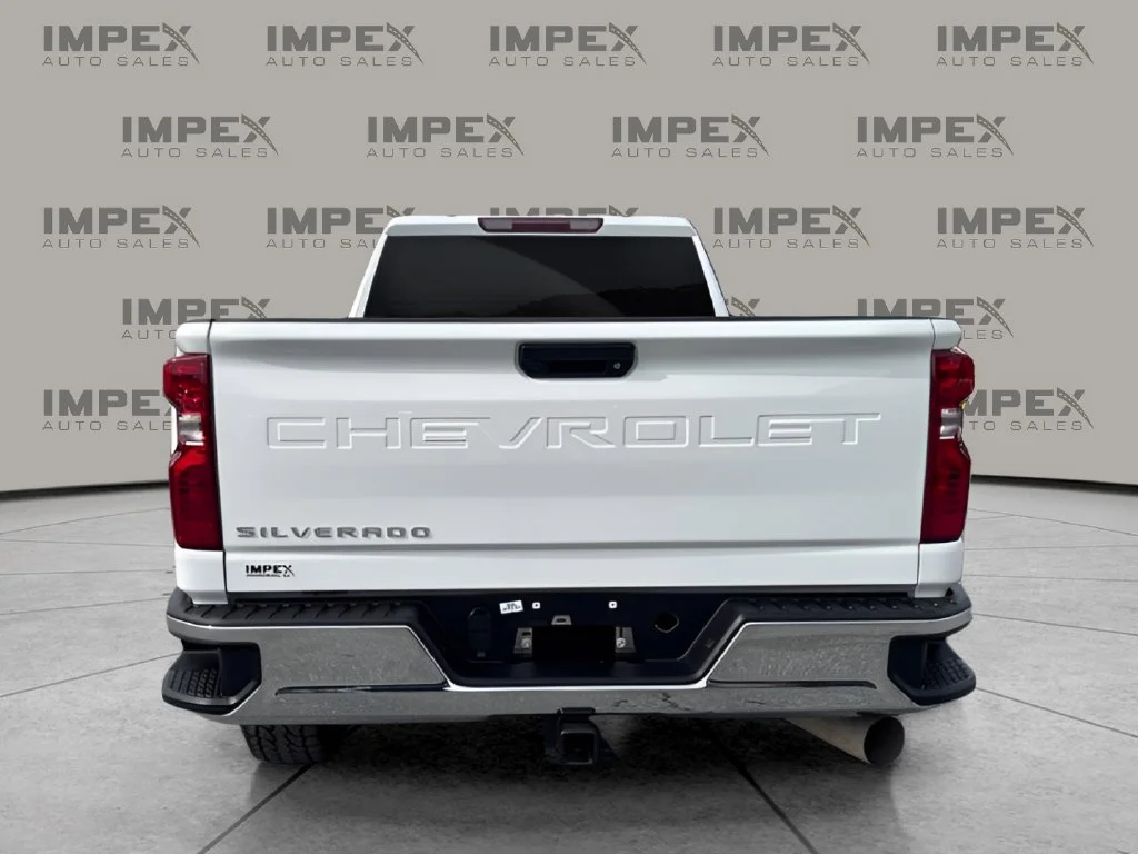 Used 2025 White Chevrolet LT image 4