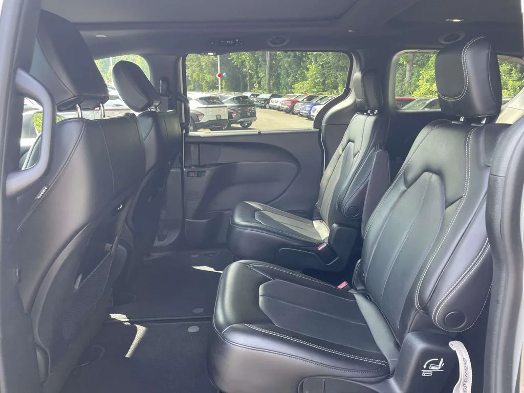 Used 2023 White Chrysler Touring S image 10