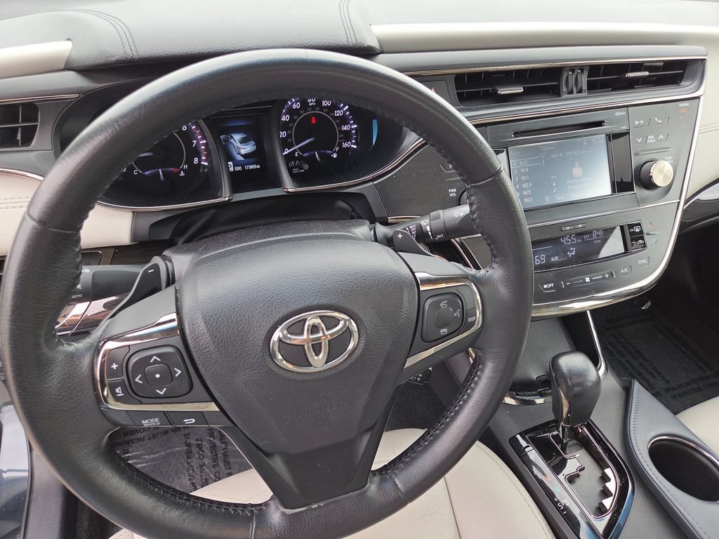 Used 2015 Cosmic Gray Mica Toyota XLE Premium image 30