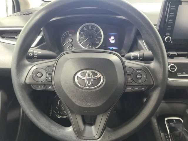 Used 2022 White Toyota LE image 21