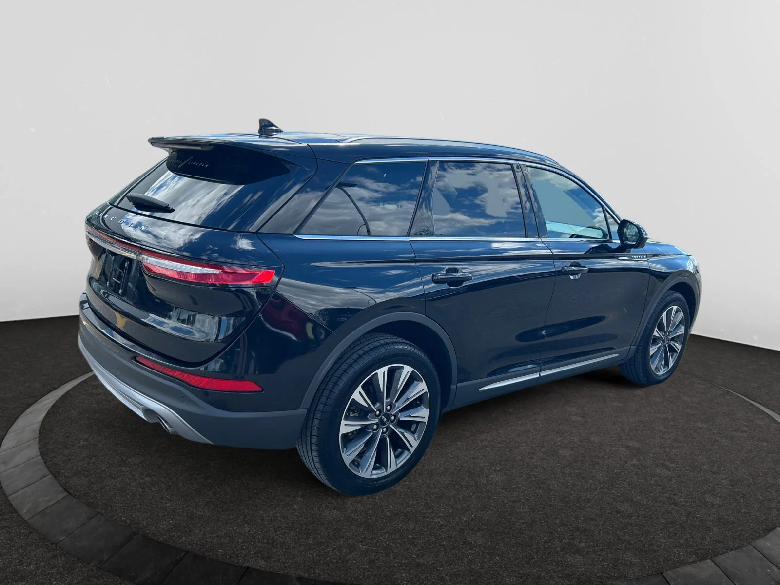 Used 2021 BLACK Lincoln RESERVE AWD image 5