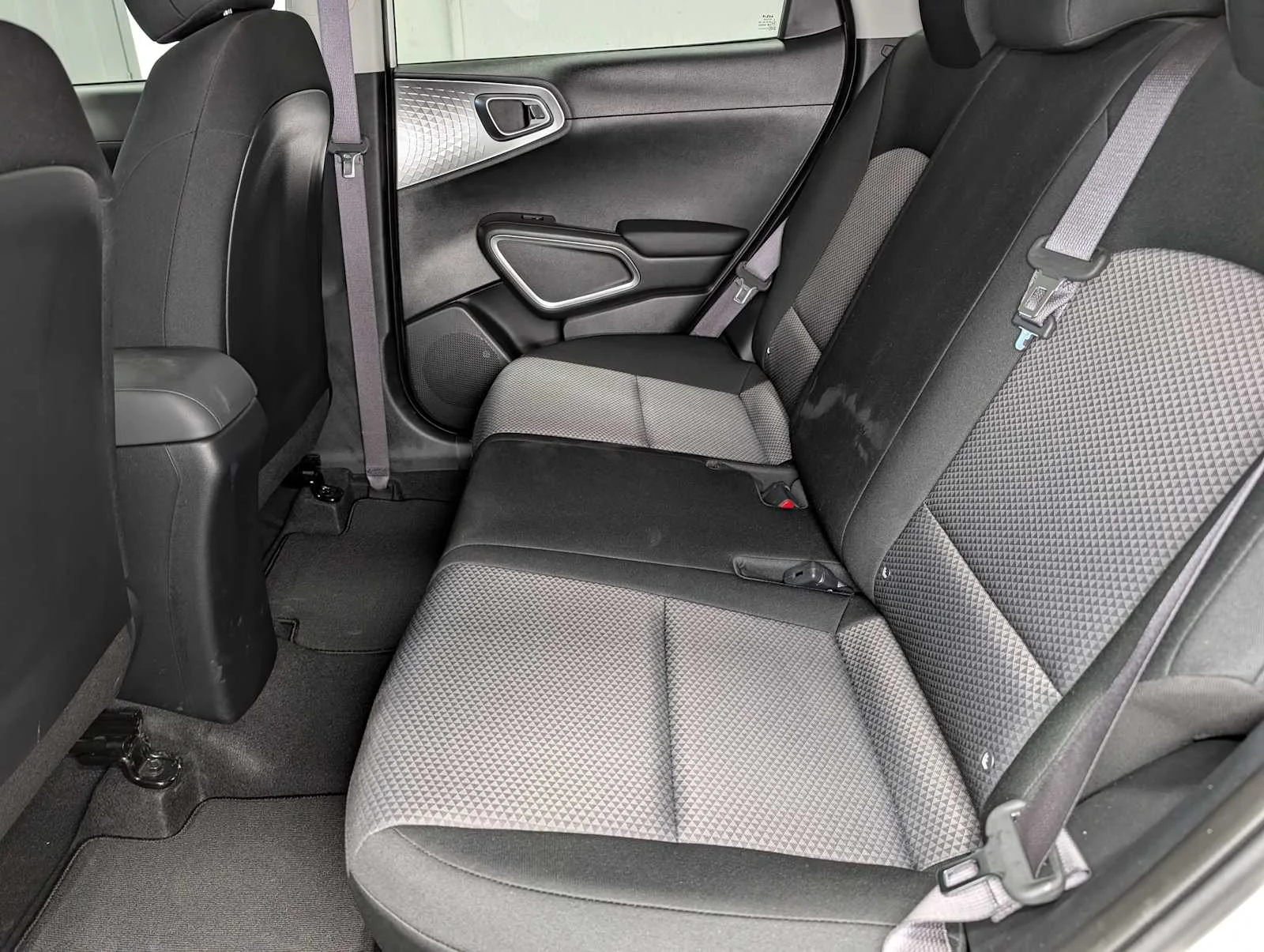Certified Used 2025 Snow White Pearl Kia LX image 22