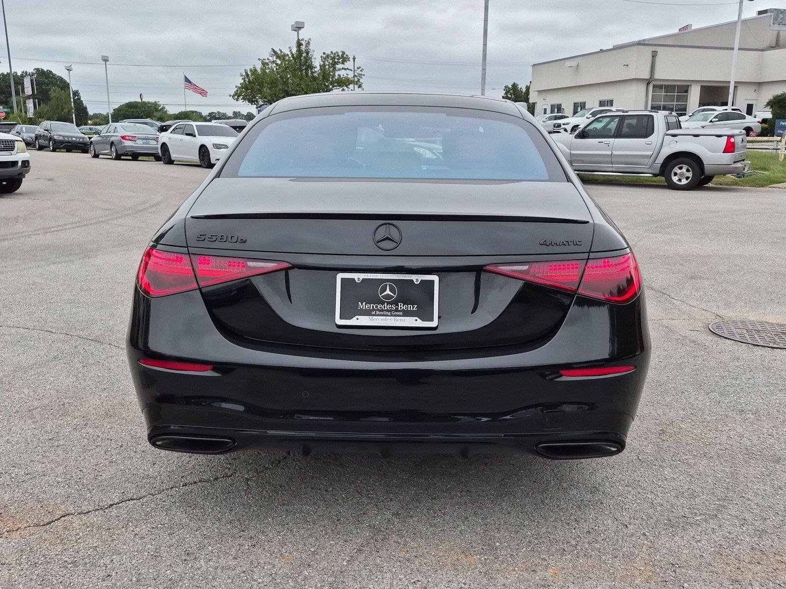 Used 2025 Obsidian Black Metallic Mercedes-Benz S 580e image 4