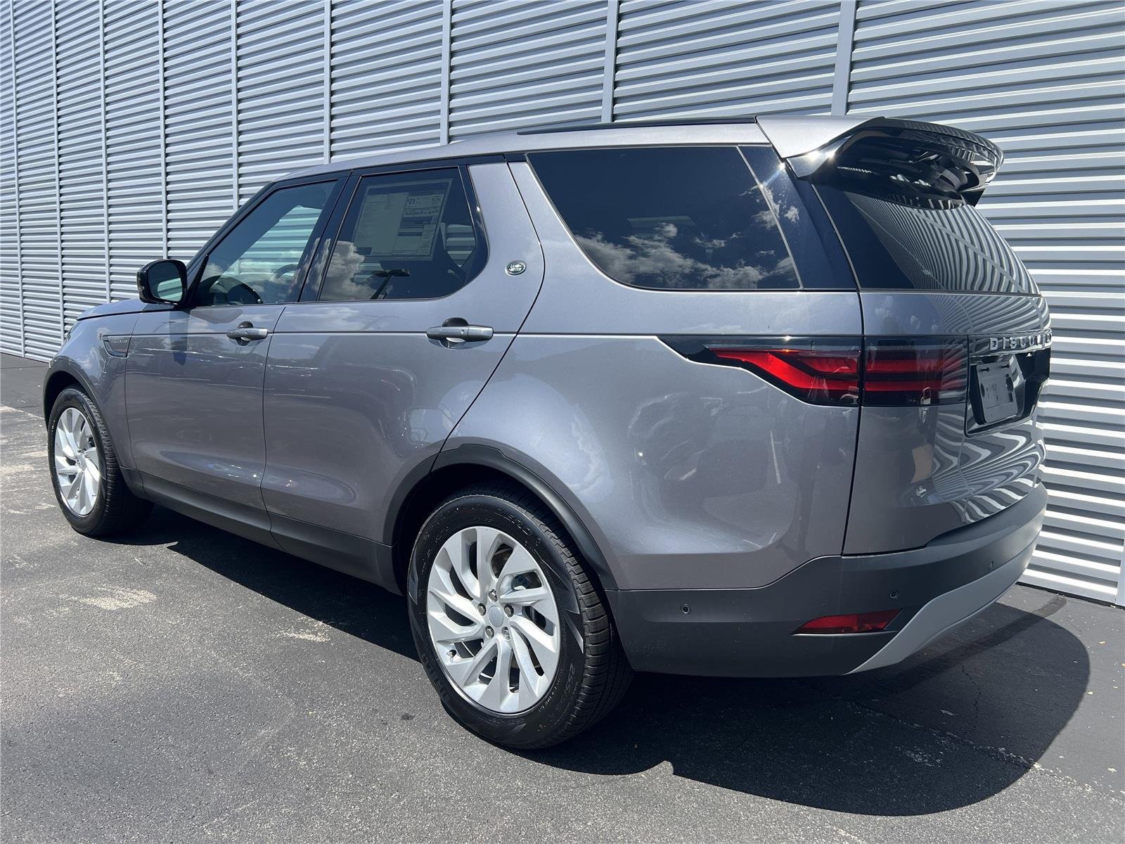 Used 2025 Eiger Grey Metallic Land Rover S image 3