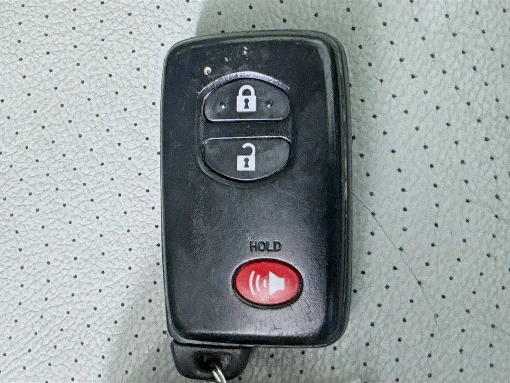 Used 2014 Classic Silver Metallic Toyota Three image 34