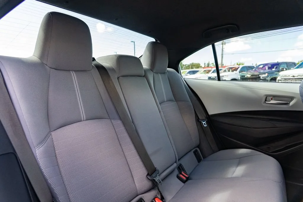 Used 2021  Toyota SE image 27