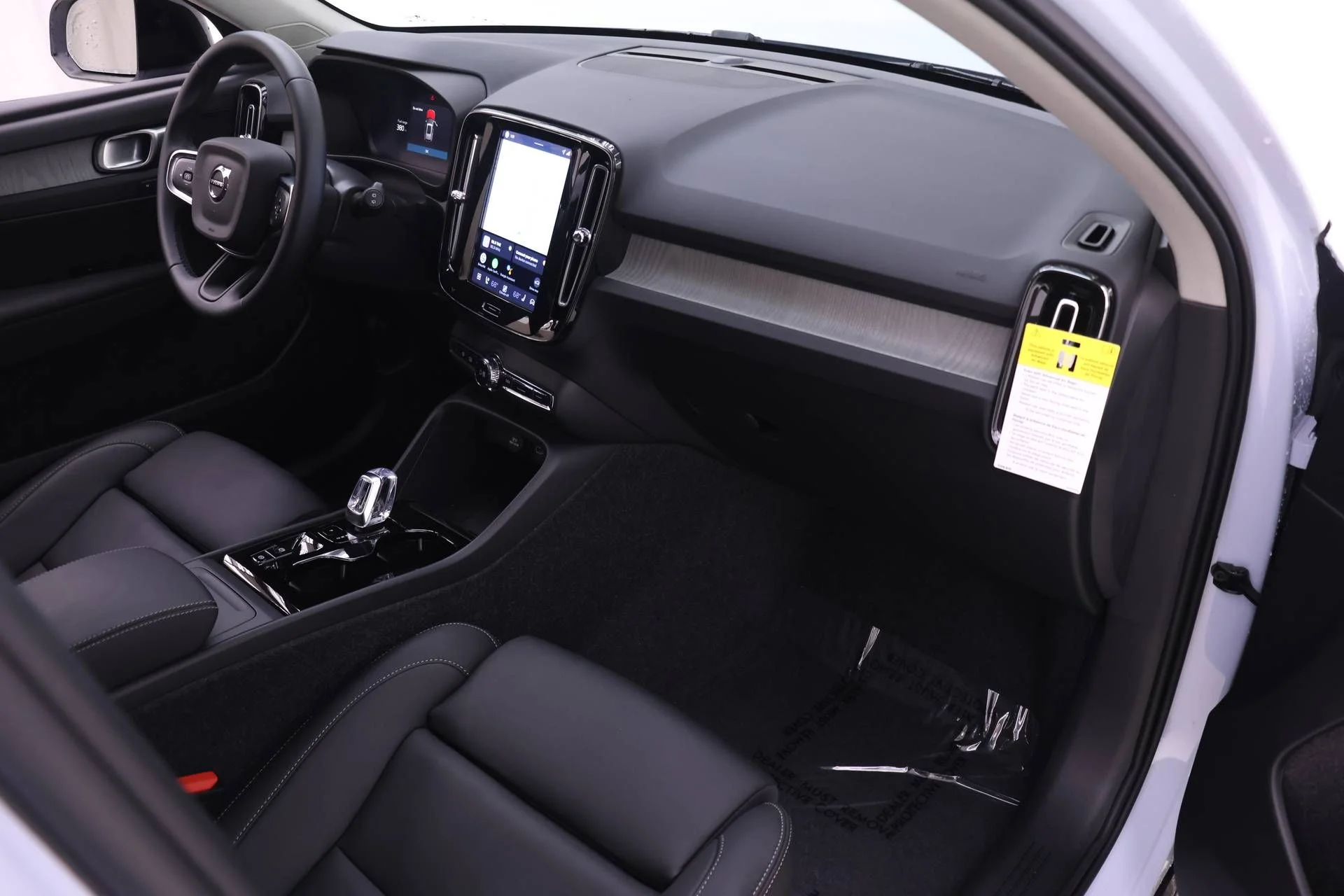 2026 Volvo XC40 Plus - Photo 22