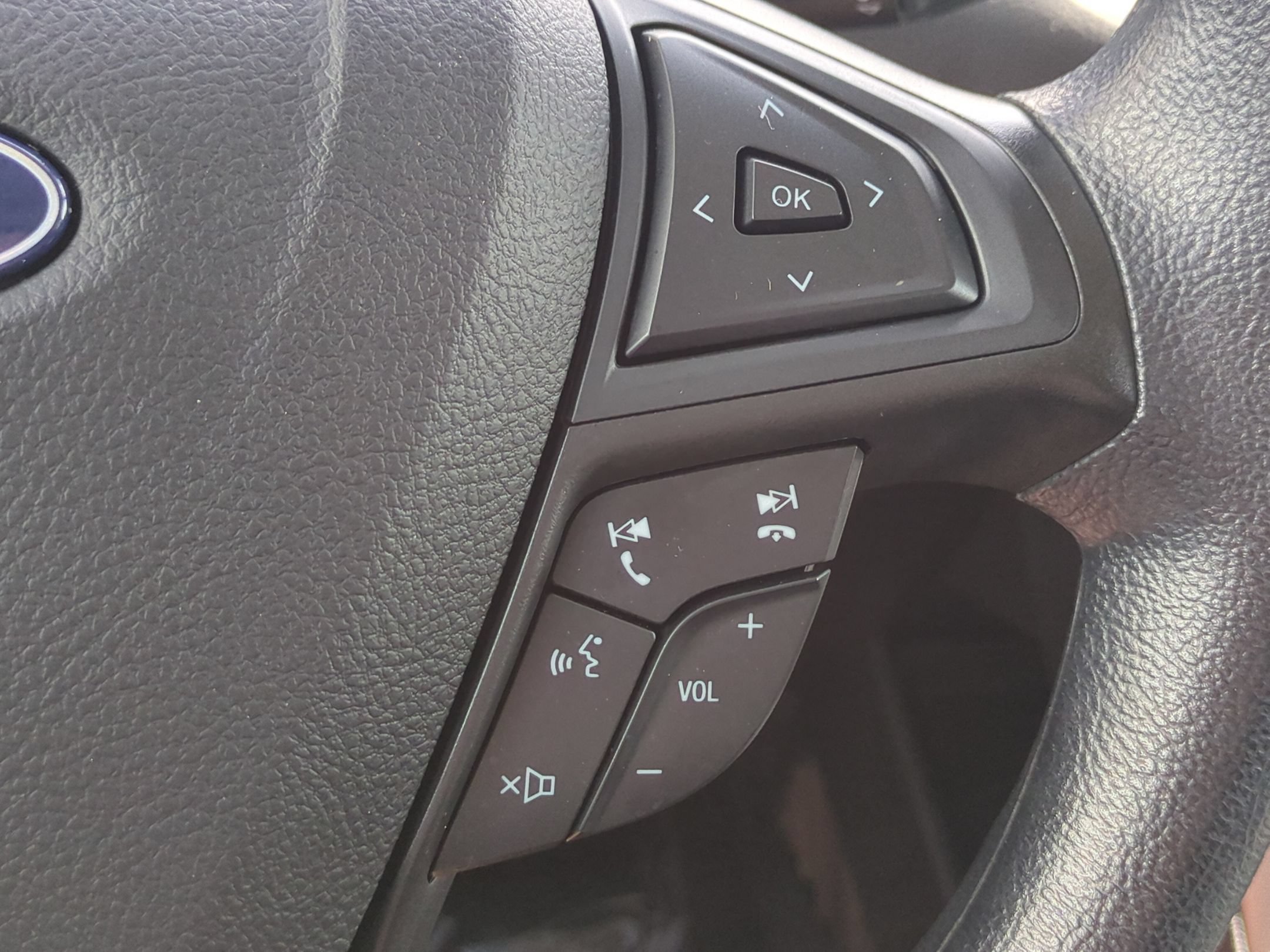 Used 2022 Oxford White Ford SE image 18