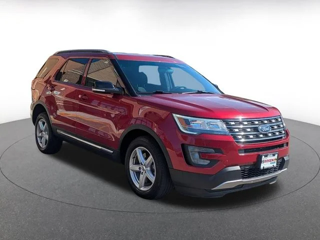 Used 2017 Red Ford XLT image 1