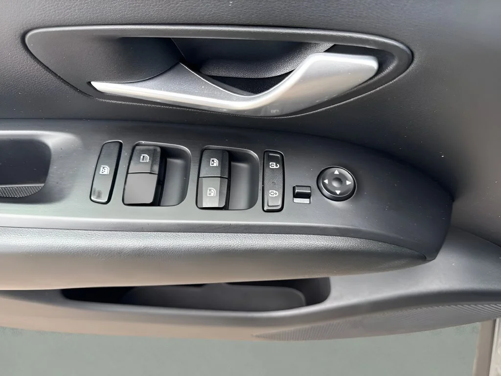 Used 2023  Hyundai SEL Premium image 27