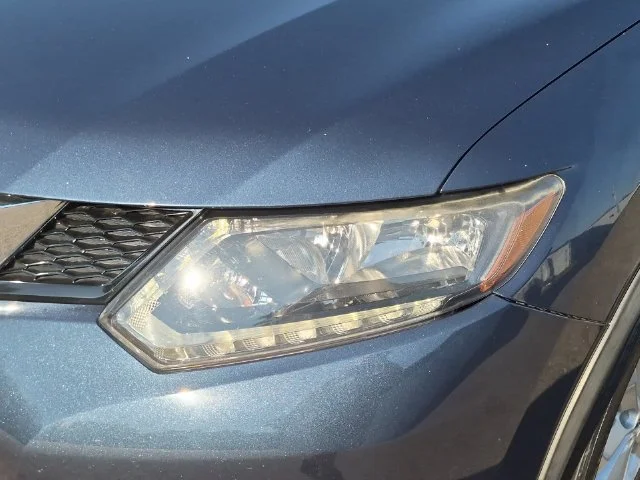 Used 2016 Blue Nissan SV image 9